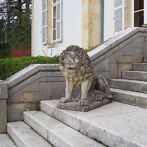 chateau-champigny.hotels-rhonealpes.com/